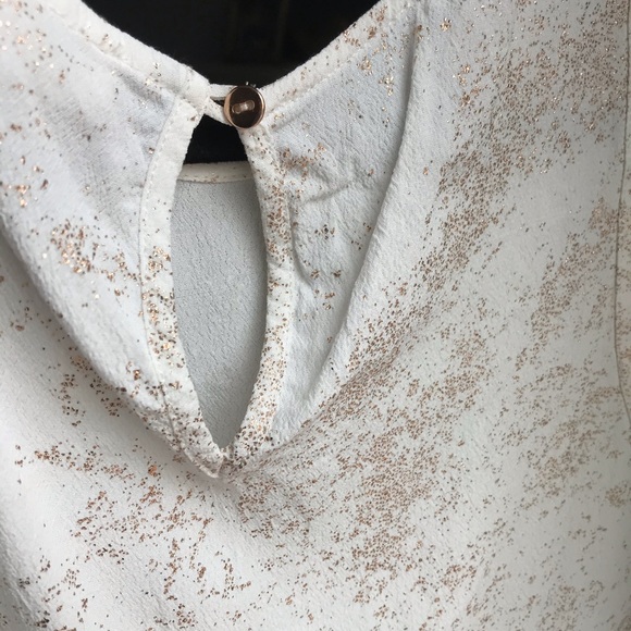 Sleeveless blouse with rose gold metallic pattern - Picture 3 of 4